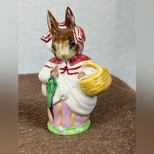 NOS Vintage Beatrix Potter Mrs Rabbit Porcelain Figurine in Original Box 🐰